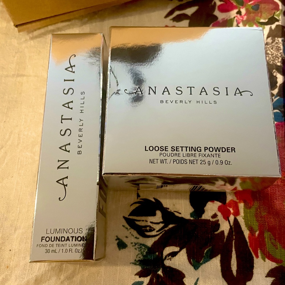 BNIB Anastasia Foundation & Setting Powder, all full-size